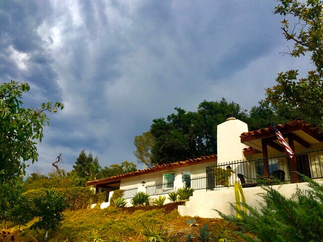 Foto del edificio - 1913 Meiners Rd