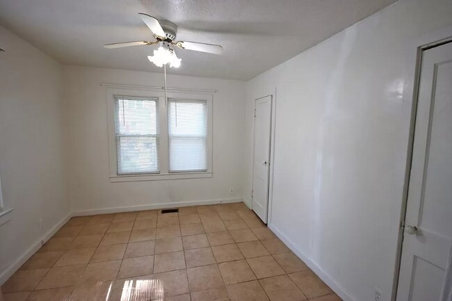 Foto del edificio - 113 S Chicago St