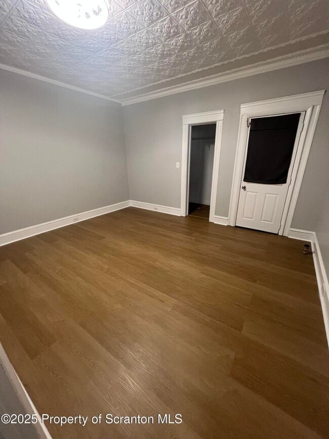Foto del edificio - 527 E Drinker St