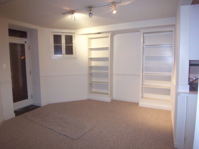 Building Photo - Extraordinary lower Level 1 bed 1.5 bath i...