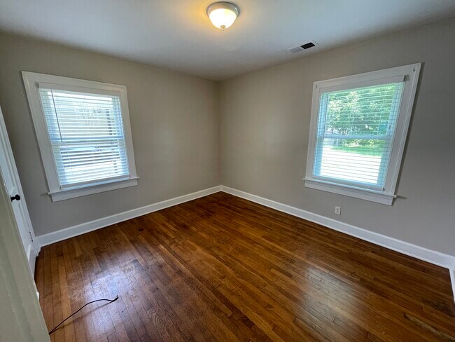 Foto del edificio - 909 Belmont Ave SW