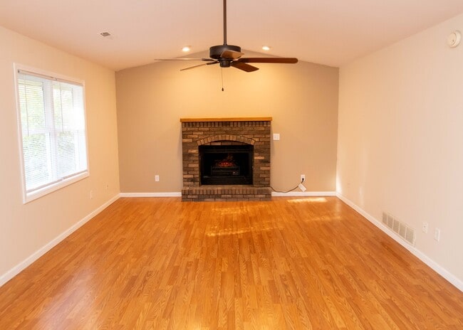 Building Photo - 106 Pierre Pl