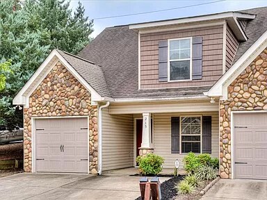 Building Photo - 215 Mossy Bank Dr