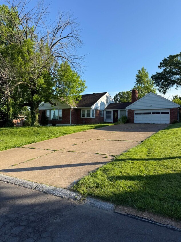 Primary Photo - 25 Shepley Dr