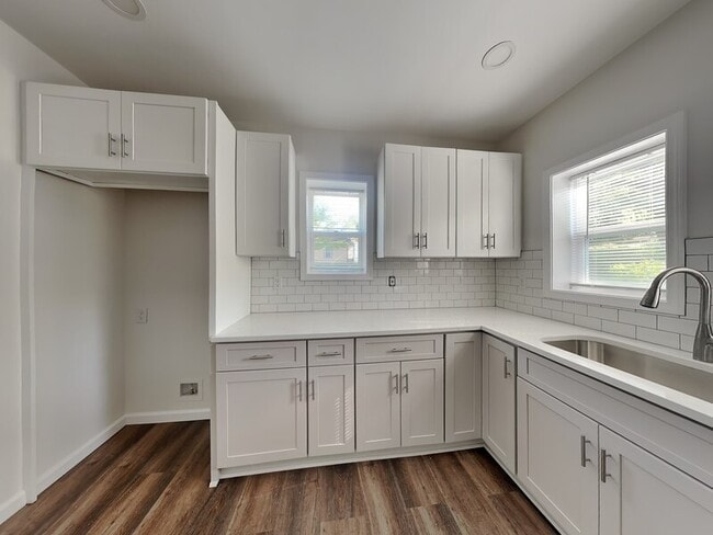 Building Photo - 499 Woodlawn Ave NW