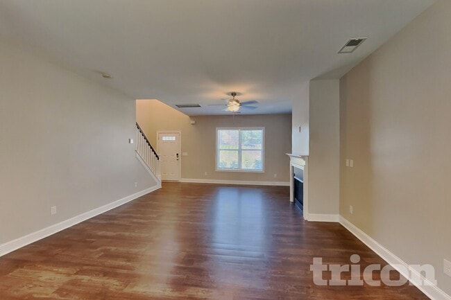 Building Photo - 1100 Silver Farm Rd