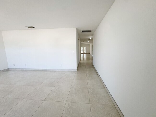 Foto del edificio - 630 105th Ave N