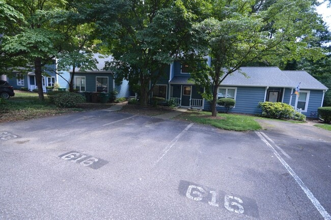 Building Photo - 616 Applecross Dr