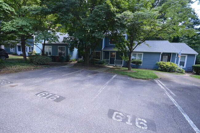 Foto del edificio - 616 Applecross Dr