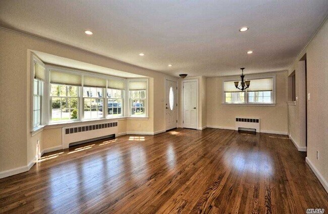 Building Photo - 104 Whittier Pl