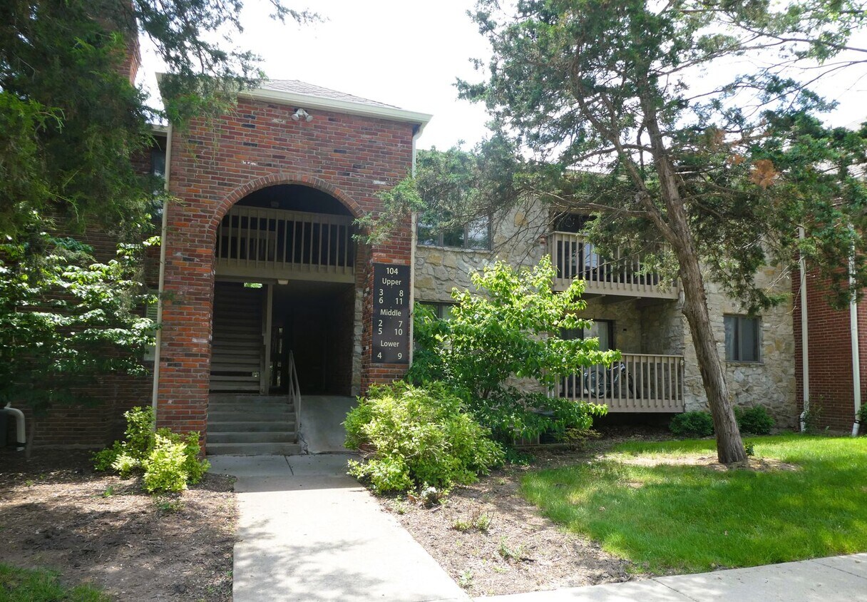 Foto principal - 2 Bed/ 1 Bath- Village South Condominiums