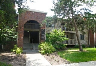 Building Photo - 104 Grn Mdws Rd