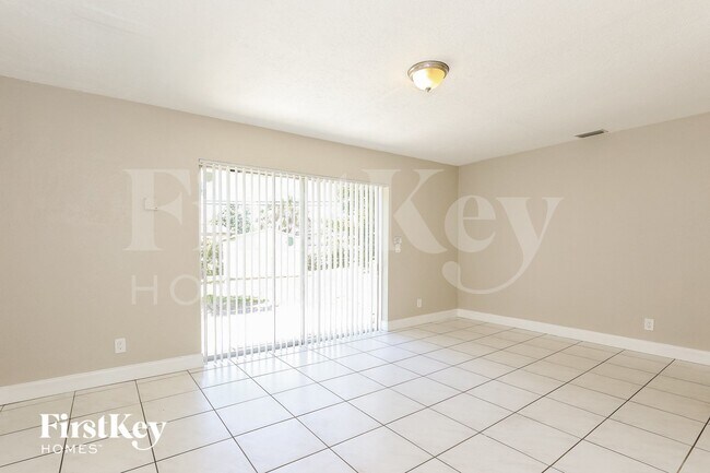 Foto del edificio - 6487 SW 26th St