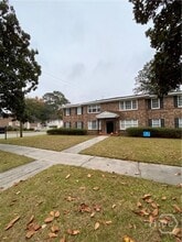 Building Photo - 139 E 55th St