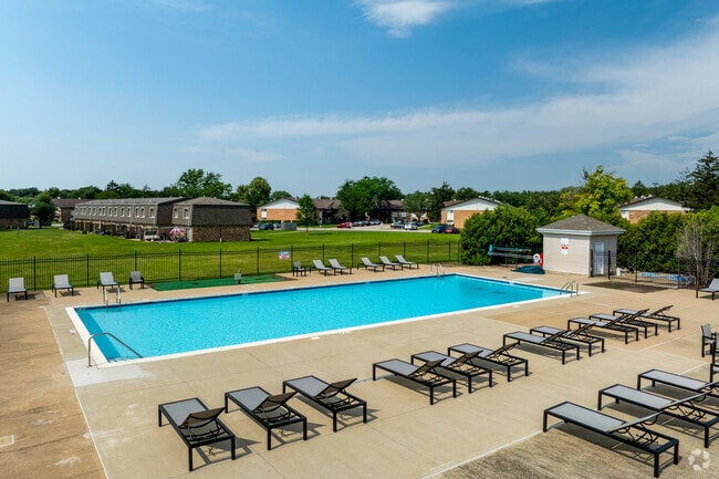 Pool - Acclaim at Hinsdale Lake
