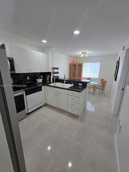 Foto del edificio - 4691 NW 9th St