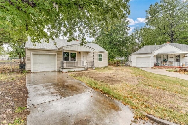 Foto del edificio - Cozy 2 bedroom 1 bathroom in Southeast Wichita