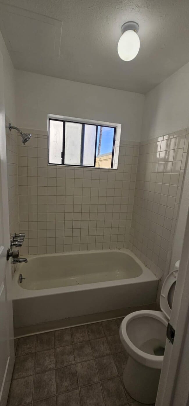 Building Photo - Mission Bart Apartments - Newly Renovated
