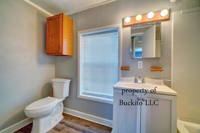 Foto del edificio - 785 W 51st St