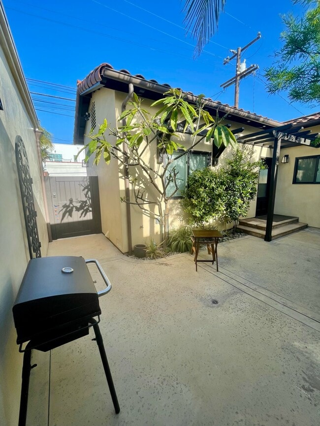 Building Photo - 242 Mira Mar Ave