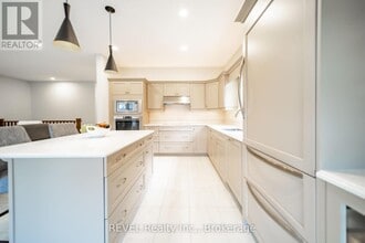 Building Photo - 5 Tulip Tree Rd
