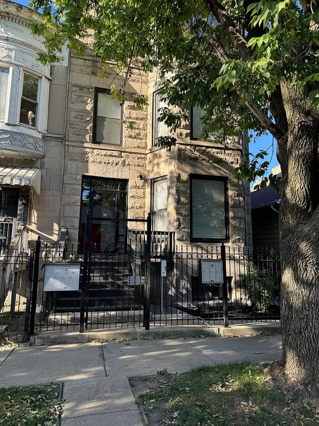 Building Photo - 2840 W Fulton St