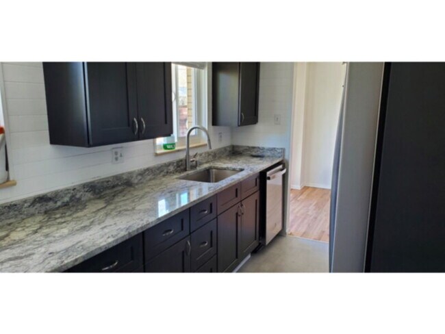 Foto del edificio - 1585 S Vallejo St