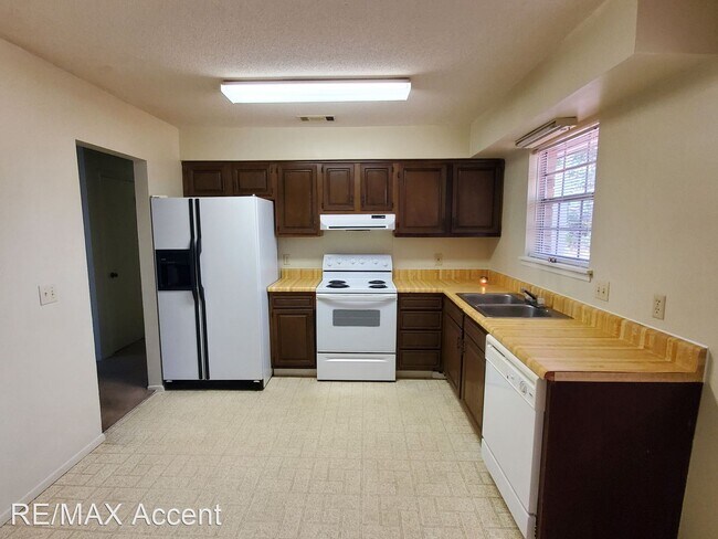 Foto del edificio - 3 br, 2 bath House - 431 Edgewater Rd.