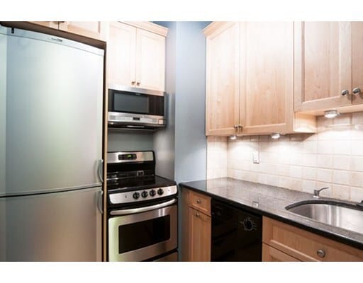 Building Photo - 103 Marlborough St