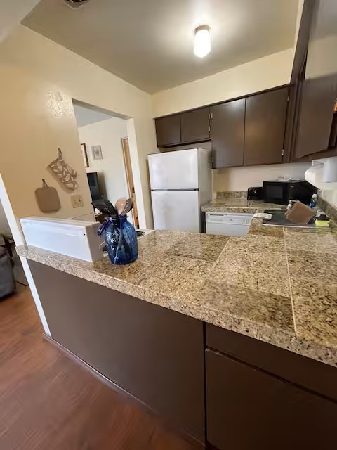 Building Photo - 1030 SE Main St