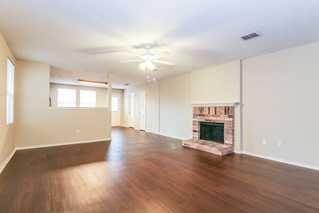 Foto del edificio - 3520 Clydesdale Dr