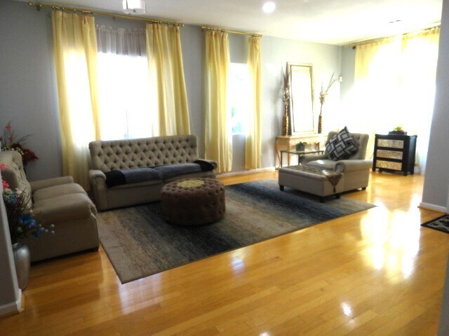 Foto del edificio - 2199 Carol Ann Dr