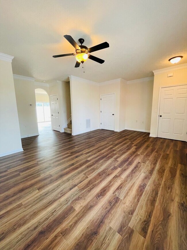 Building Photo - Townhouse Available in TA School District