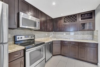Building Photo - 200 W Camino Real