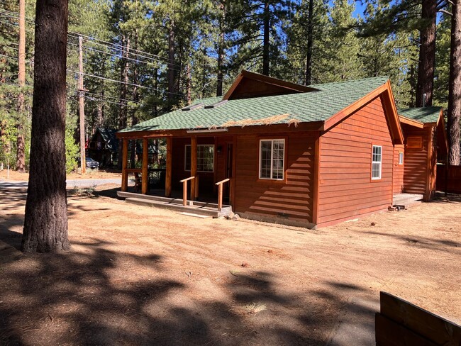 Foto del edificio - Classic Tahoe Knotty Pine Cabin newly remo...