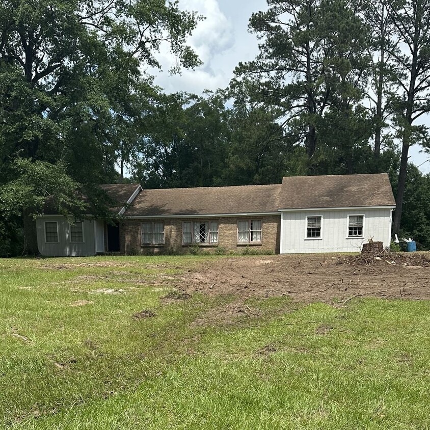 Primary Photo - 1040 Fort Dale Rd