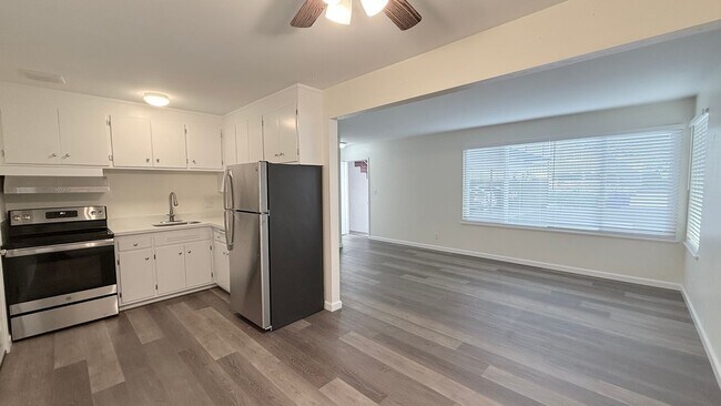 Building Photo - 14723 Martell Ave
