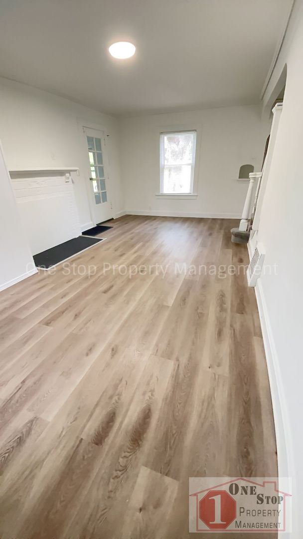 Building Photo - Gorgeous and Unique 4 Bedroom 1.5 Bathroom...