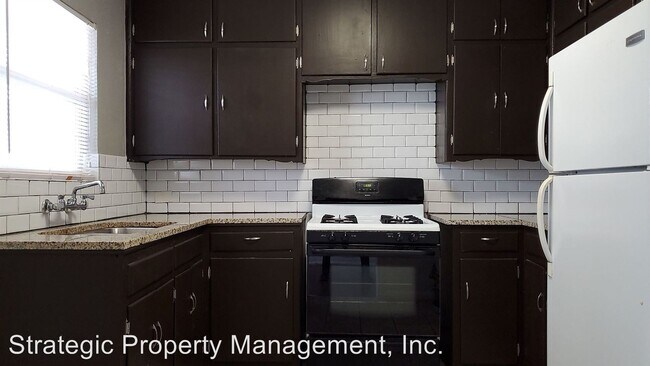 Building Photo - 553-555 Club Dr