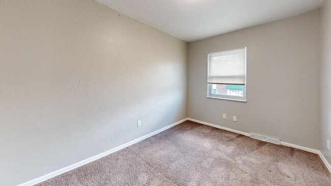 Building Photo - 630 Abbe Rd S