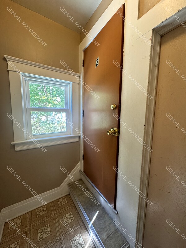 Building Photo - 609 Thomson St