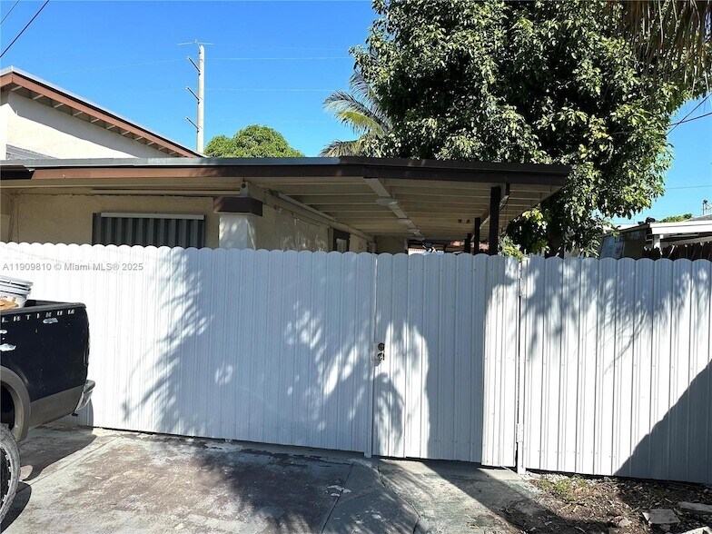 Foto principal - 4763 NW 3rd St