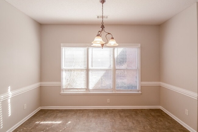 Building Photo - 2064 Milbrey St