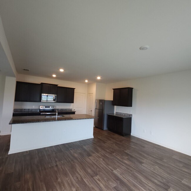 Foto del edificio - Move-In Special! SAVANNAH PLACE 4 bedroom In Converse, TX
