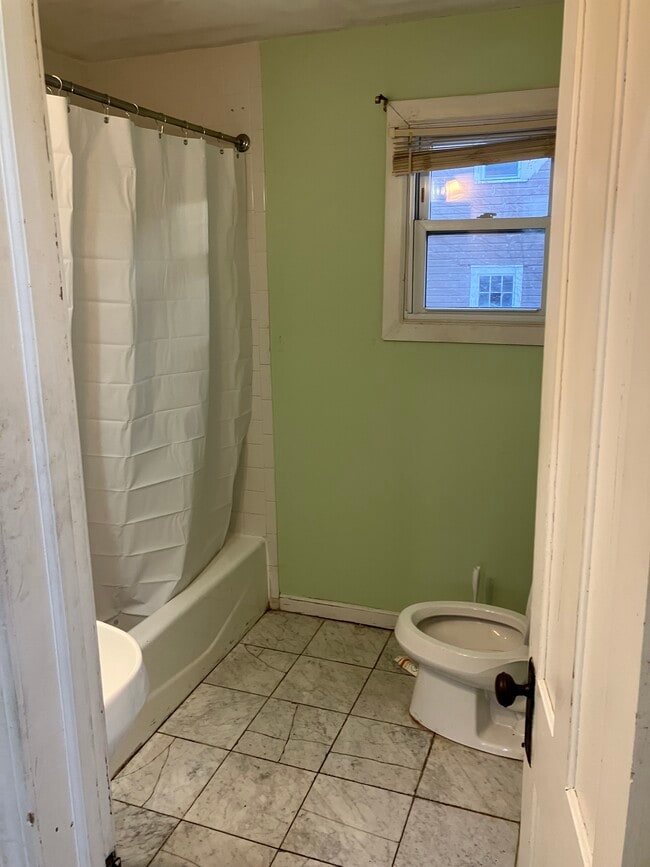 Building Photo - 32 Huntington St