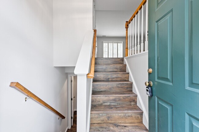 Building Photo - 12021 Shore View Dr