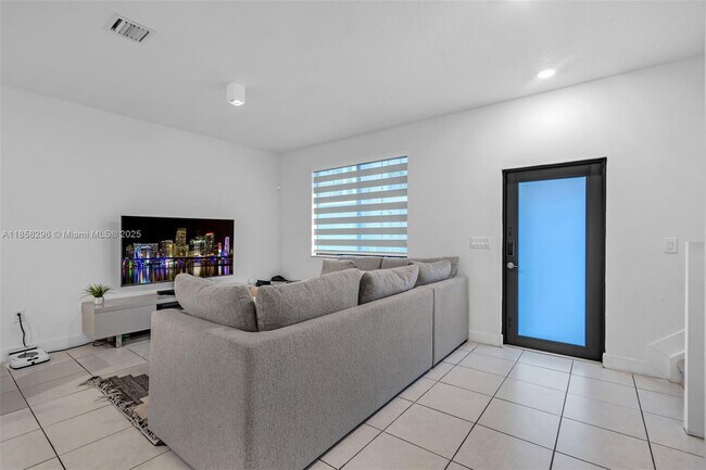 Foto del edificio - 4450 NW 83rd Pkwy