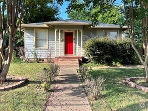 Building Photo - 1008 E 38th 1/2 St