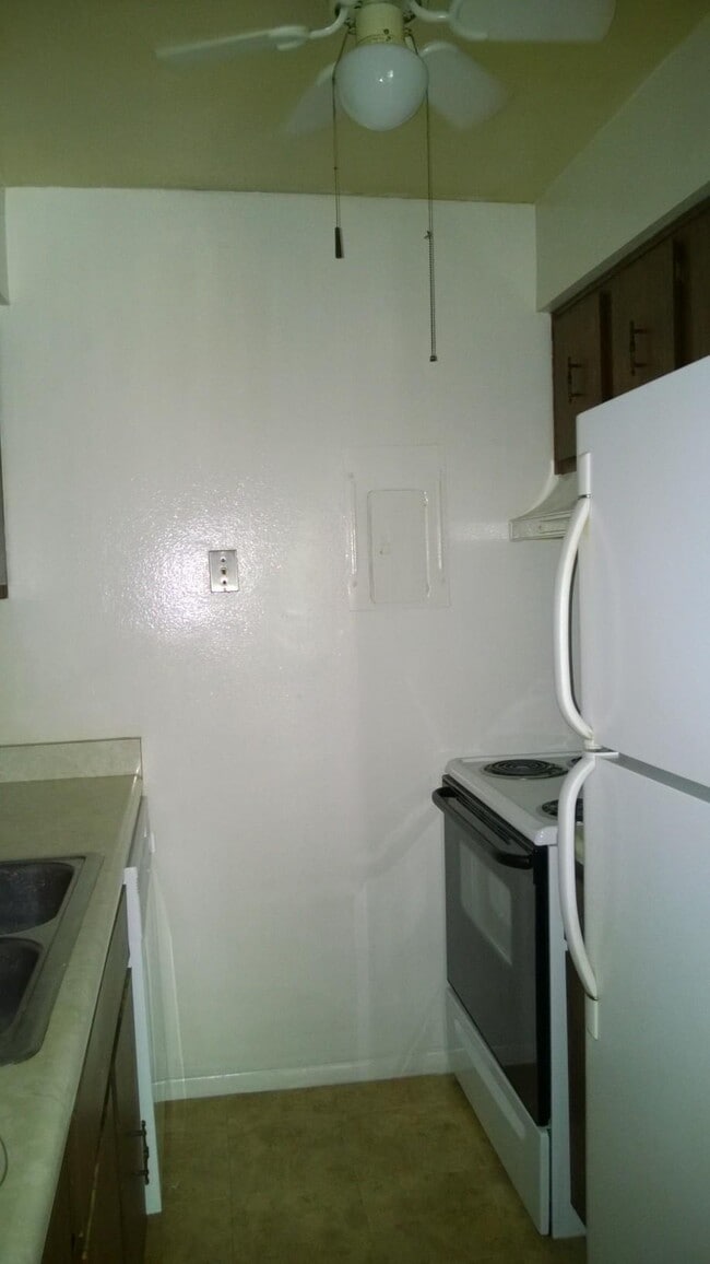 Building Photo - 7345 Daniel Webster Dr