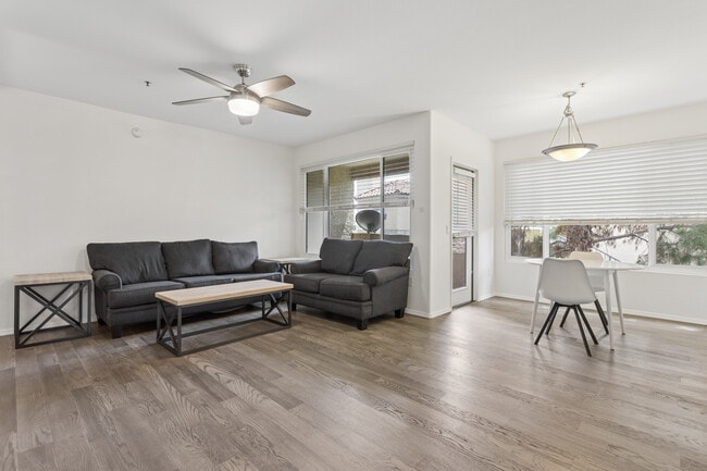 Building Photo - 4925 E Desert Cove Ave